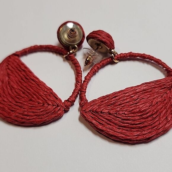 Elegant Red Woven Earrings - Picture 2 of 3